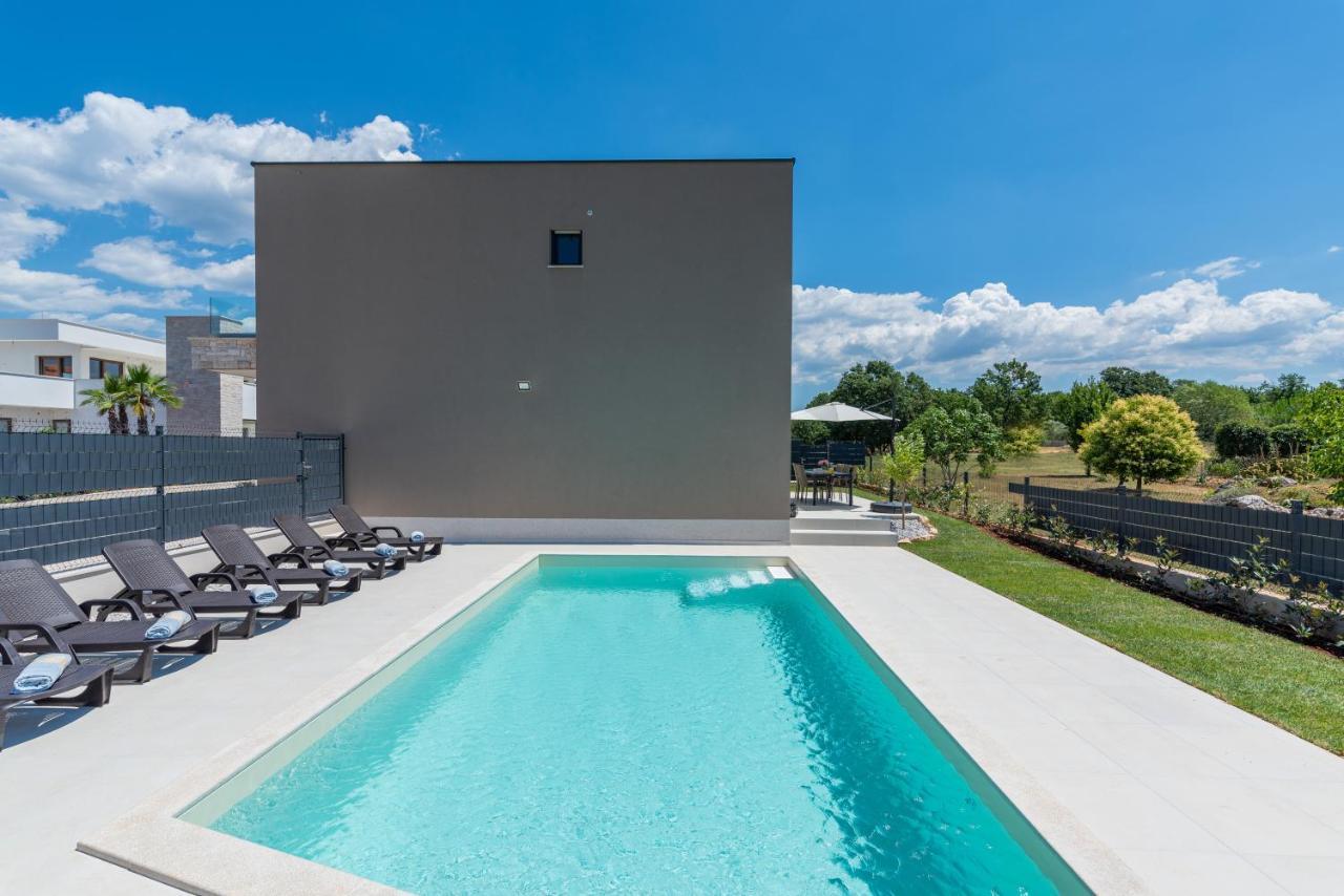 Atena Villa
